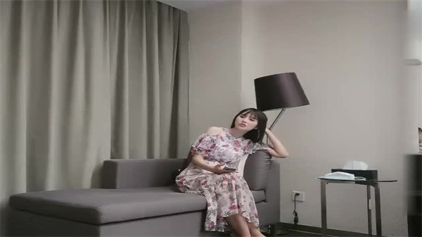 大叔约炮170CM高挑长腿极品美女，白嫩酥胸坚挺，性感身材火辣诱人