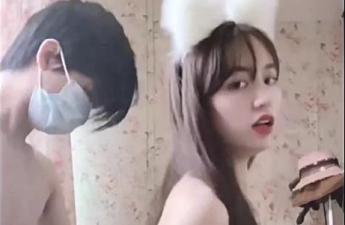 高颜值女神露脸原创！完美身材激情自嗨，超刺激湿身诱惑让你欲罢不能！